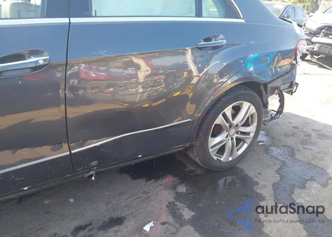 2010 Mercedes-Benz E 350 z USA, uszkodzony, nr VIN WDDHF5GB2AA076357